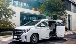汽车放电话号码架传祺商务车（汽车电话号码摆件放哪）